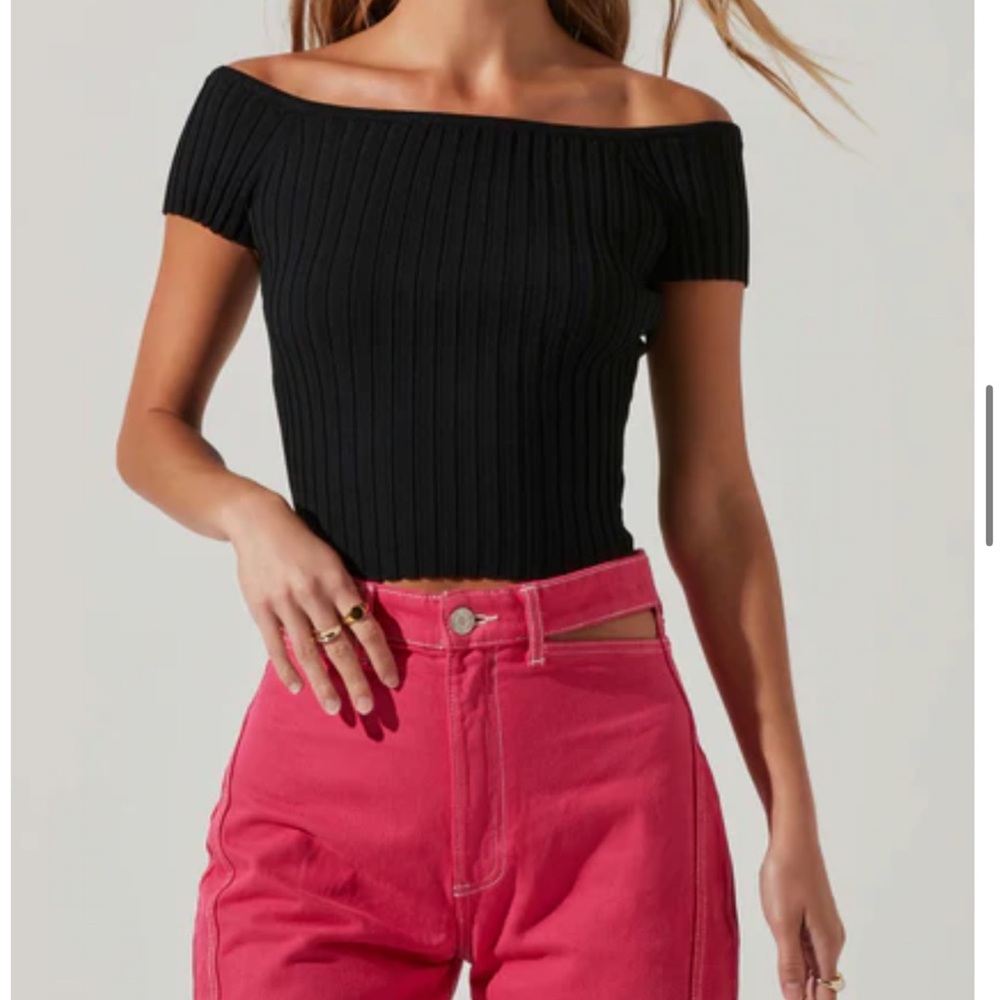 ASTR the Label - Leslie Off Shoulder Ribbed Knit Sweater